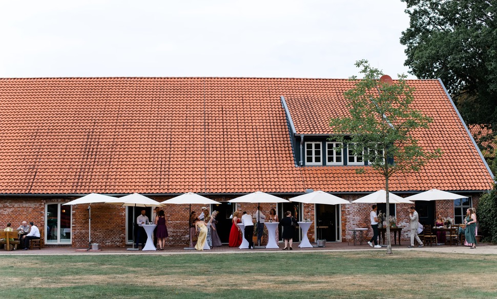 Hochzeitsgesellschaft vor dem Jaspershof Westerstede